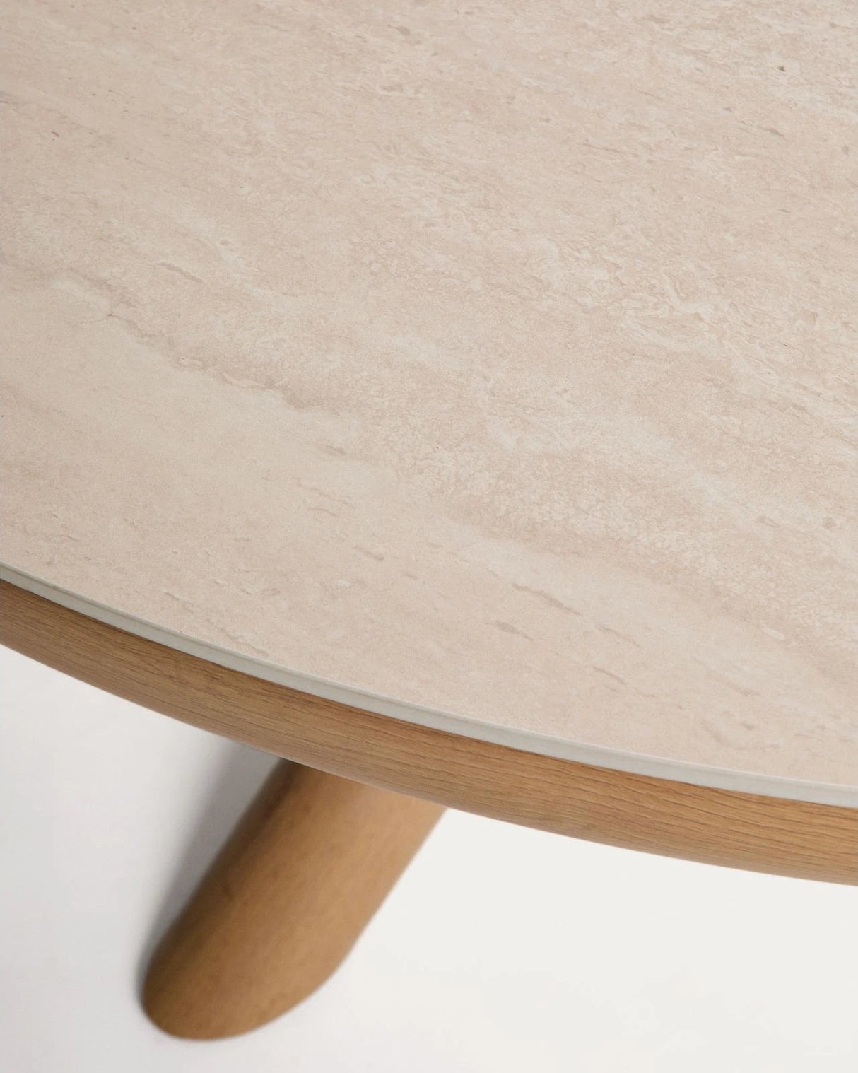 Outdoor-Tisch Mirtia aus Aluminium in Holzoptik und gesintertem Stein Ø 148 cm von Kave Home – Bild 3