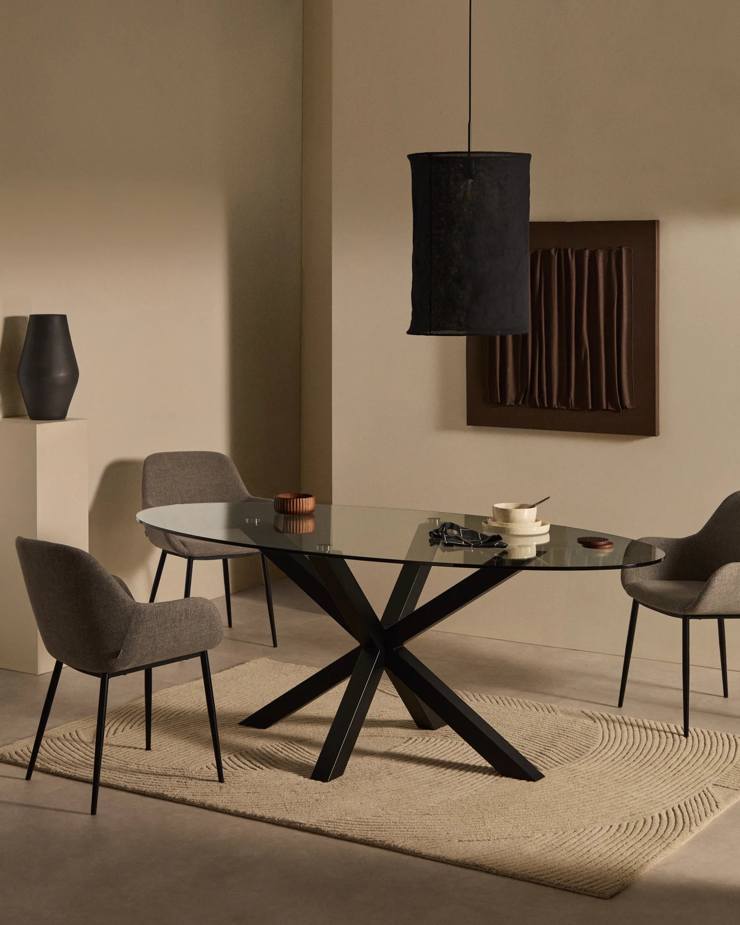 Ovaler Tisch Argo aus Glas und Stahlbeinen mit schwarzem Finish Ø 200 x 100 cm von Kave Home – Produktbild 1
