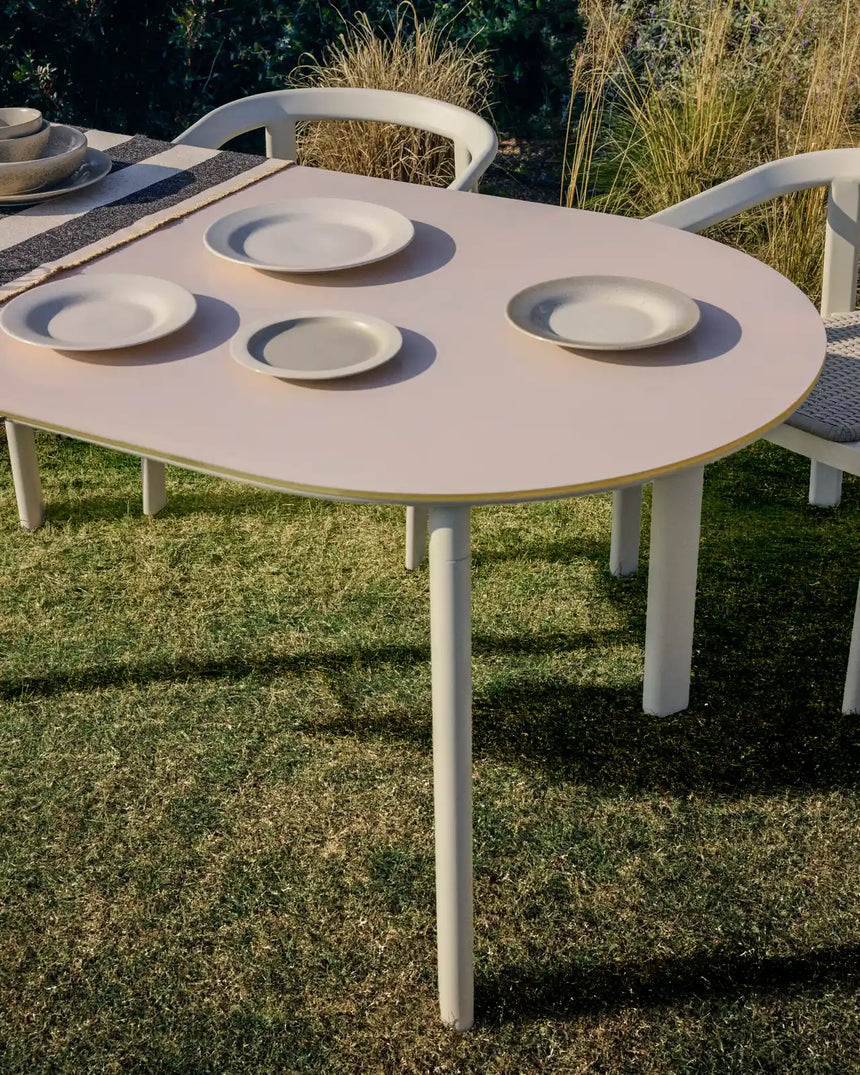 Ovaler Tisch Erice aus Aluminium und gehärtetem Glas in Ecru 230 x 100 cm von Kave Home – Bild 3
