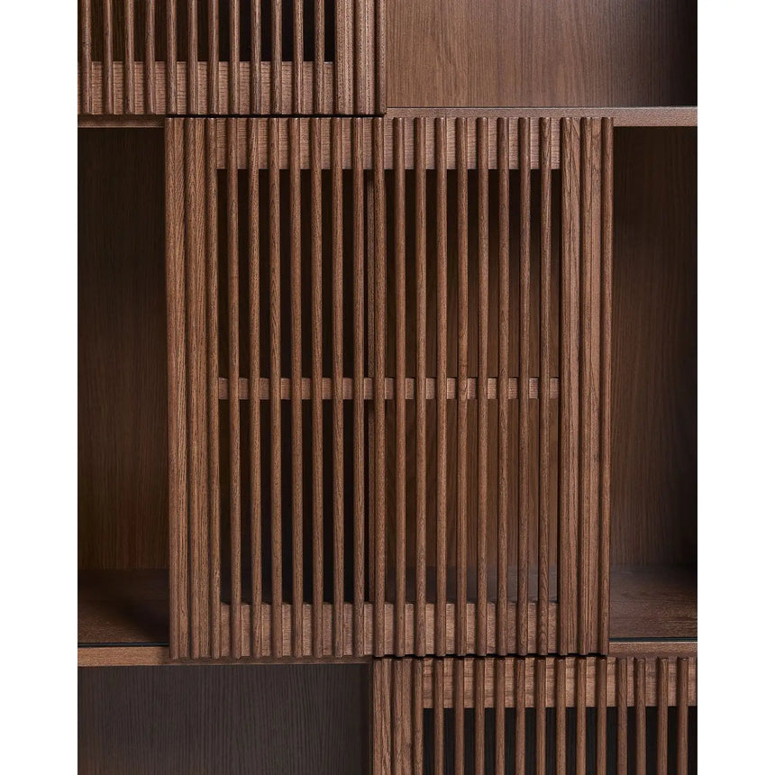 Regal Beyla aus Furnier und Massivholz aus Esche mit nussbaumfarbenem Finish 84,5 x 170 cm FSC 100% von Kave Home – Bild 9