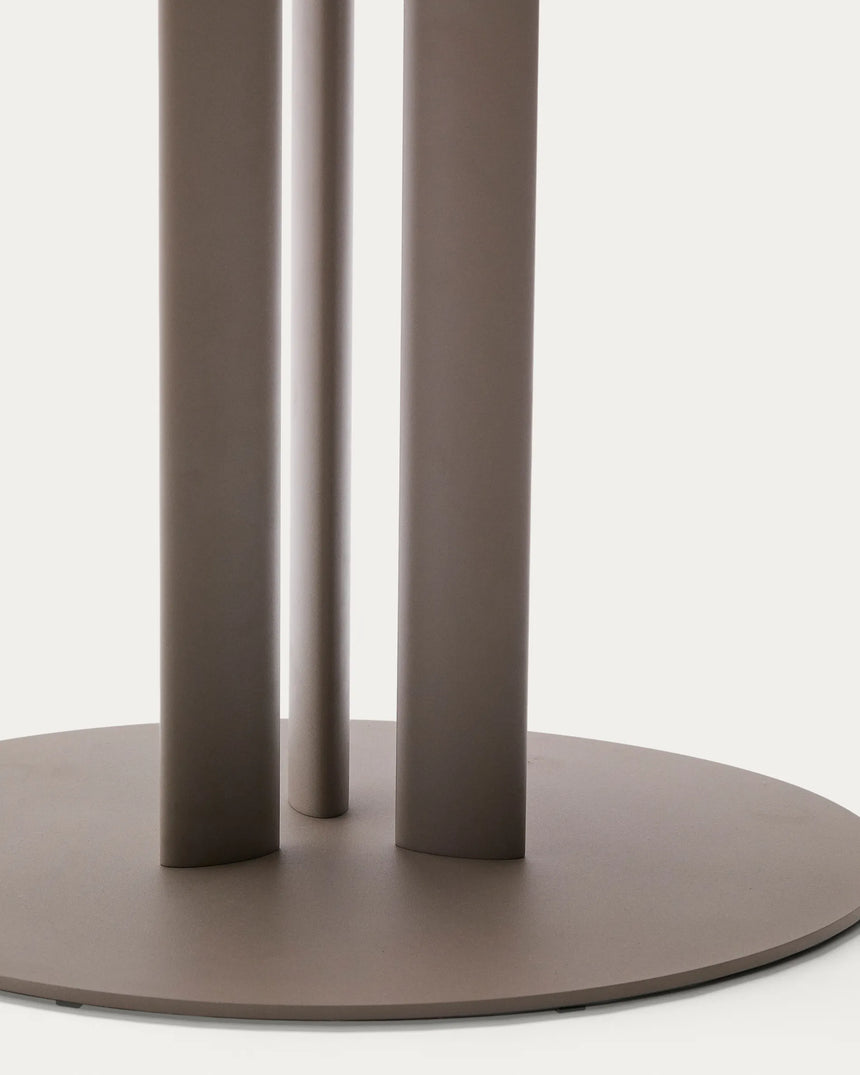 Runder Outdoor-Tisch Sedalis aus Stahl mit taupefarbener Tischplatte aus Aluminium Ø120 cm von Kave Home – Produktbild 1