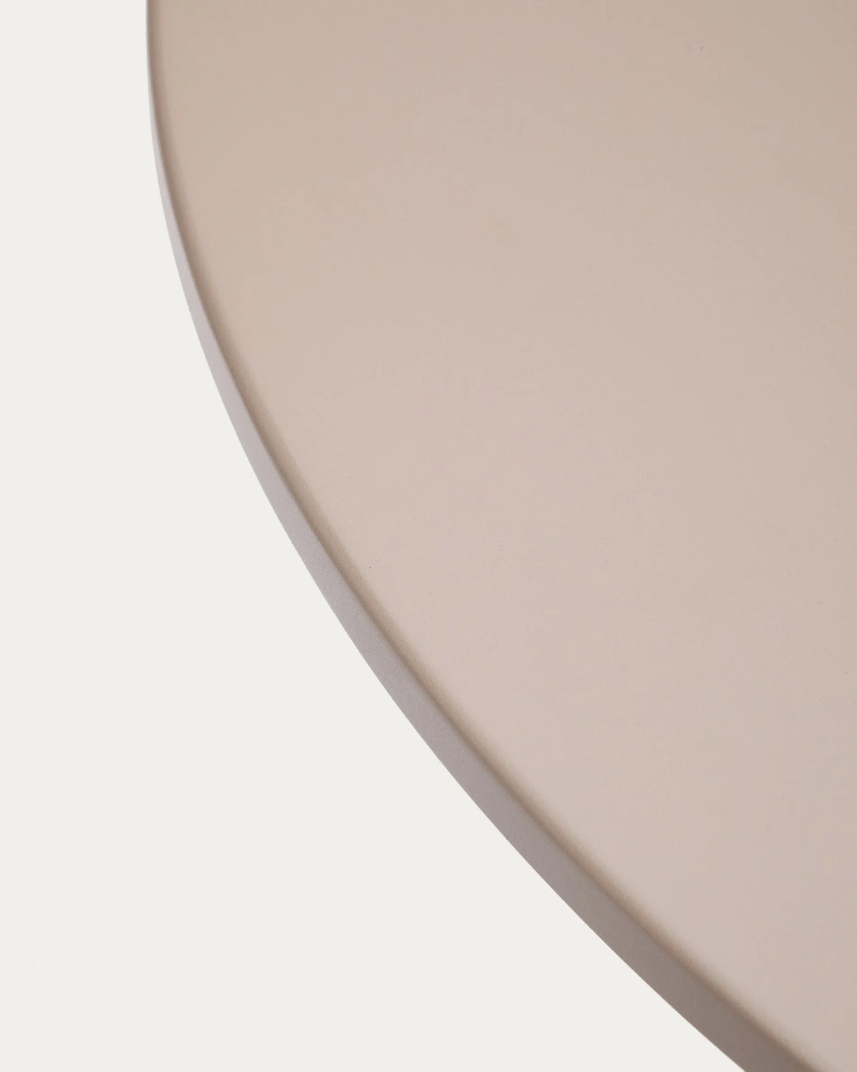 Runder Outdoor-Tisch Sedalis aus Stahl mit taupefarbener Tischplatte aus Aluminium Ø120 cm von Kave Home – Produktbild 3