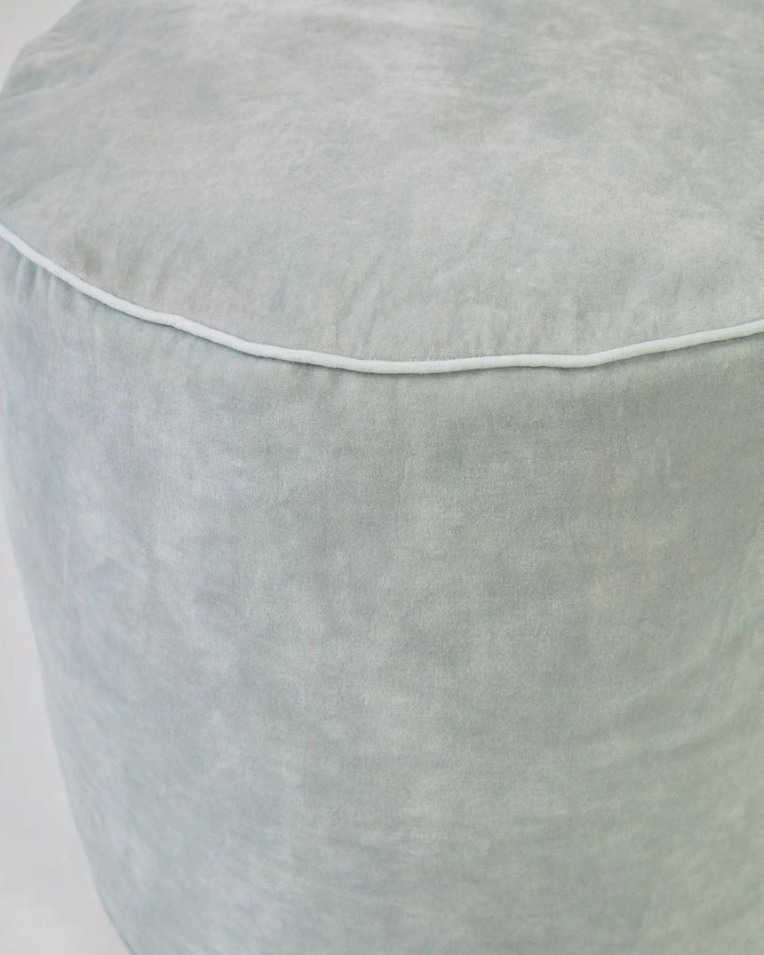 Runder Pouf Brunetta aus Samt helltürkis Ø 40 cm von Kave Home – Bild 4