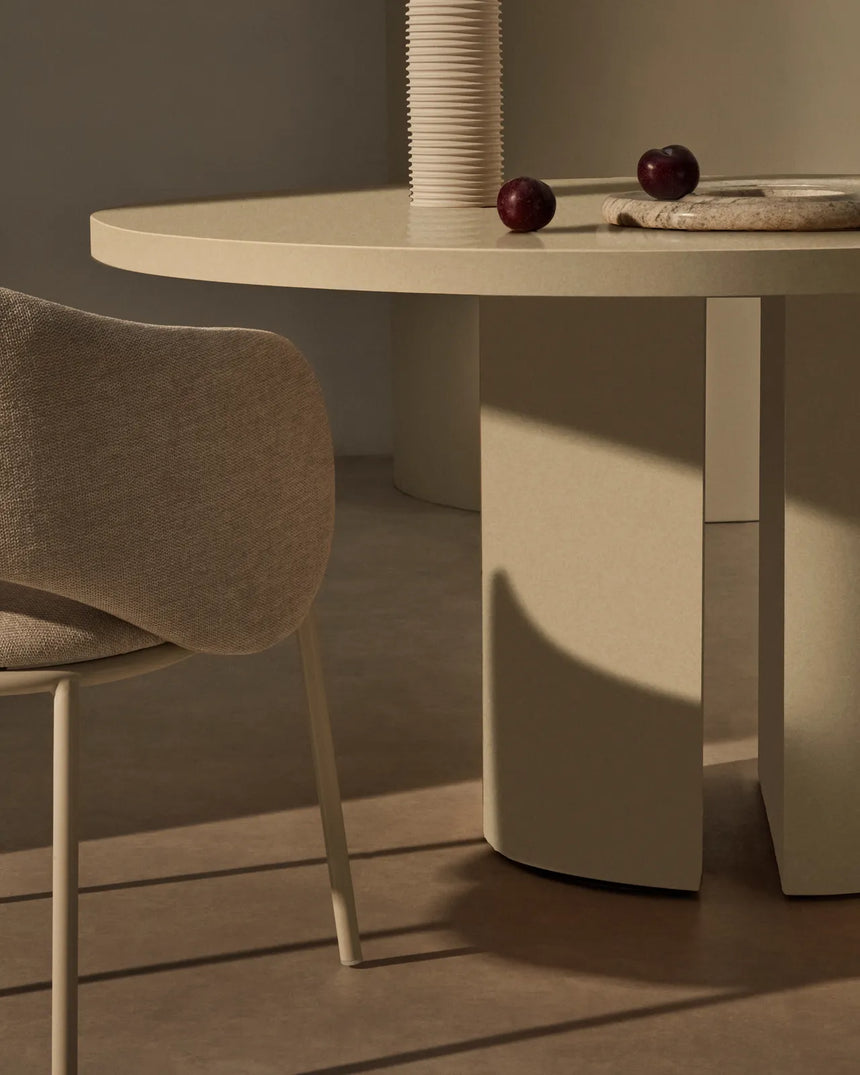 Runder Tisch Nealy aus lackiertem Holz mit eierschalfarbenem Finish Ø 150 cm von Kave Home – Bild 3