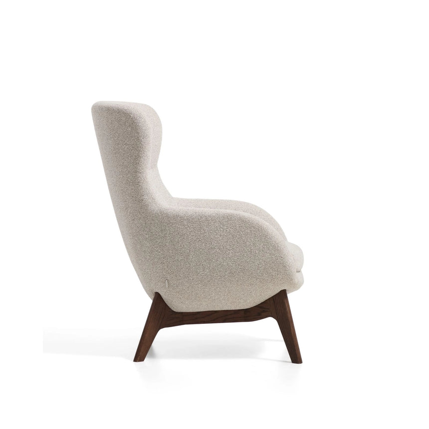 Sessel Adiran mit dicker Chenille in Beige und Beinen aus massivem Eichenholz mit Nussbaum-Finish von Kave Home – Bild 3