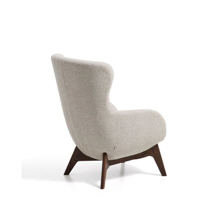 Sessel Adiran mit dicker Chenille in Beige und Beinen aus massivem Eichenholz mit Nussbaum-Finish von Kave Home – Bild 4