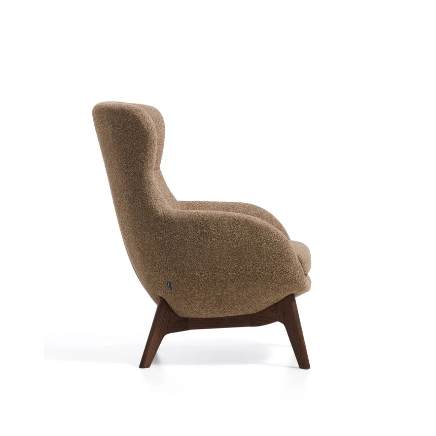 Sessel Adiran mit dicker Chenille in Hellbraun und Beinen aus massivem Eichenholz mit Nussbaum-Finish von Kave Home – Bild 3