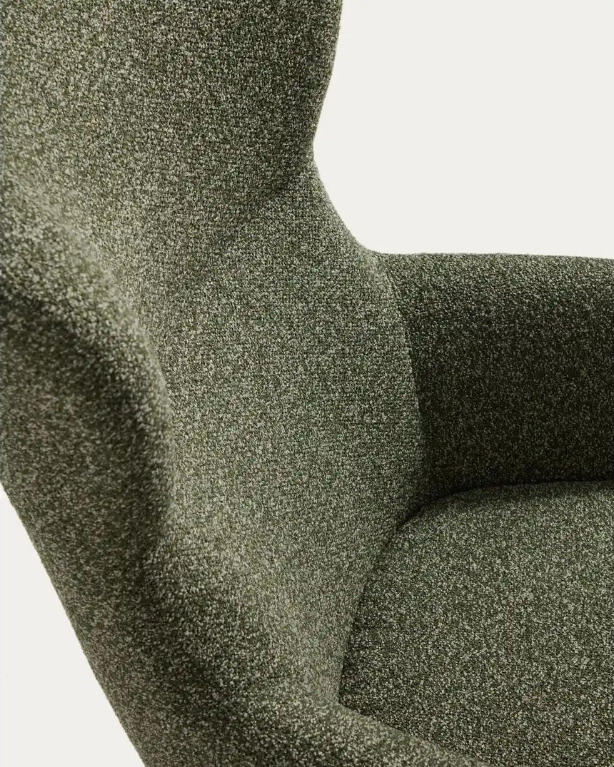 Sessel Adiran mit dicker Chenille in Moosgrün und Beinen aus massivem Eichenholz mit Nussbaum-Finish von Kave Home – Bild 8