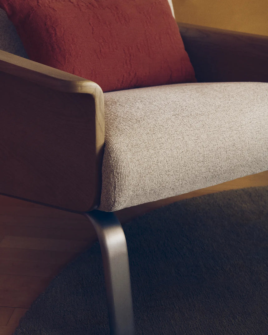 Sessel Amsen in Beige aus Eichensperrholz mit Beinen aus em gebürsteten Edelstahl von Kave Home – Bild 4