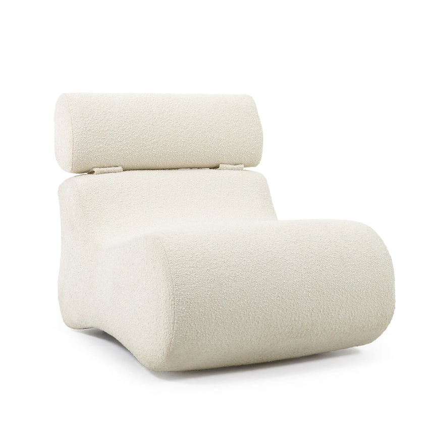 Sessel Club mit Bouclé-Stoff in Weiß von Kave Home – Produktbild 10