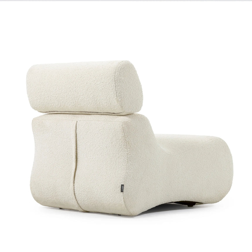 Sessel Club mit Bouclé-Stoff in Weiß von Kave Home – Produktbild 13