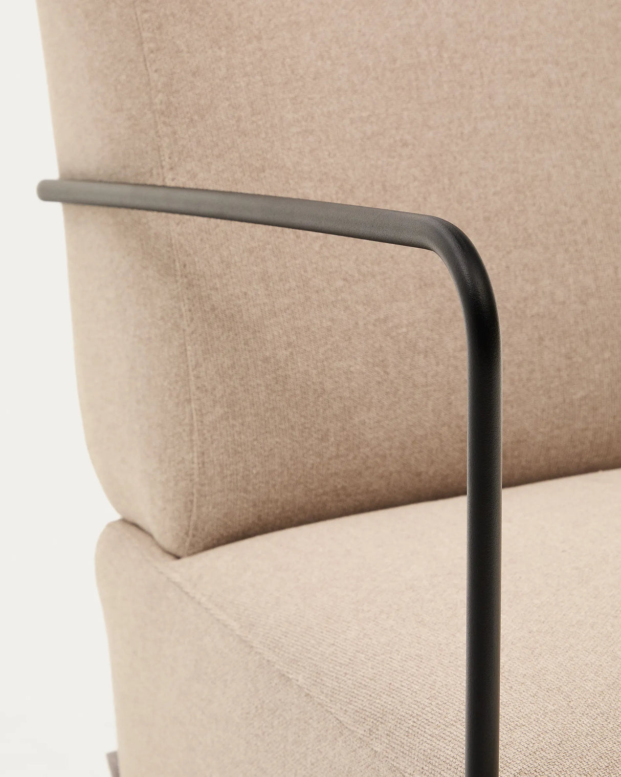 Sessel Gamer in Beige und Metall mit mattschwarzer Lackierung von Kave Home – Produktbild 3