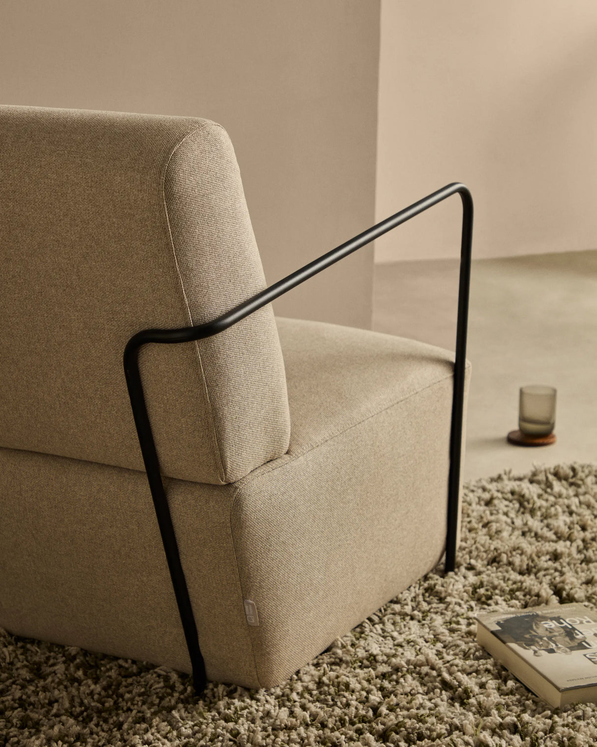 Sessel Gamer in Beige und Metall mit mattschwarzer Lackierung von Kave Home – Produktbild 7