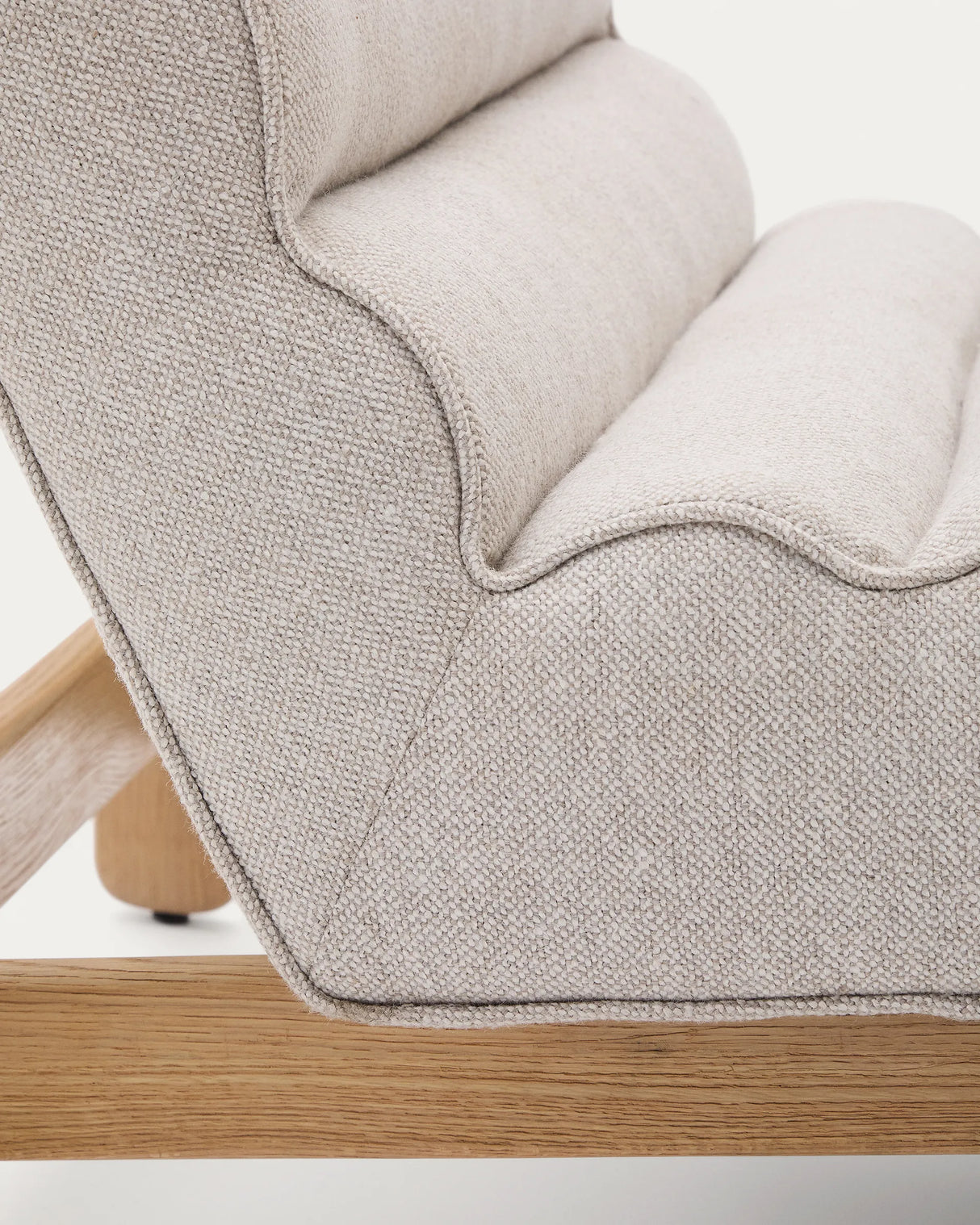 Sessel Magira in Beige aus massivem Eichenholz mit Finish in natürlichem Farbton von Kave Home – Produktbild 3