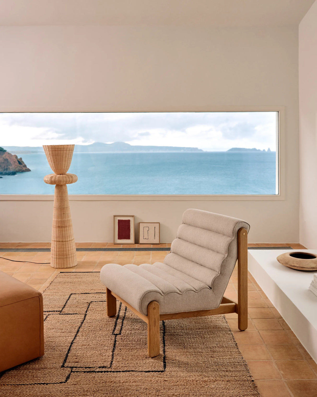 Sessel Magira in Beige aus massivem Eichenholz mit Finish in natürlichem Farbton von Kave Home – Produktbild 6