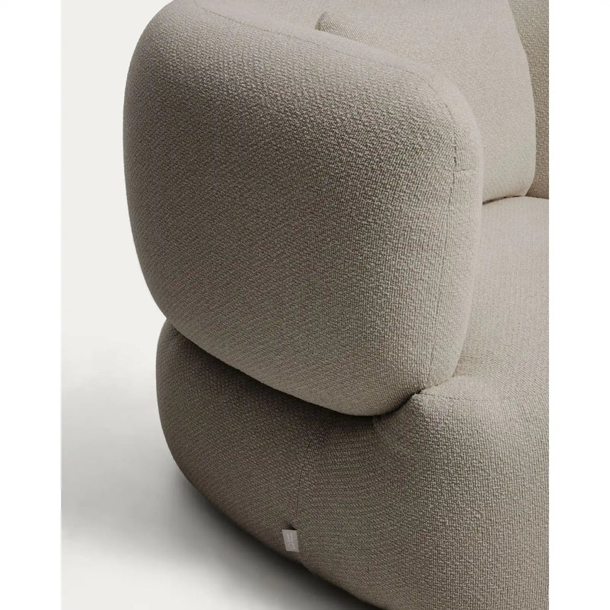 Sessel Martina mit Kissen in Chenille in Steinton FSC Mix Credit von Kave Home – Bild 8