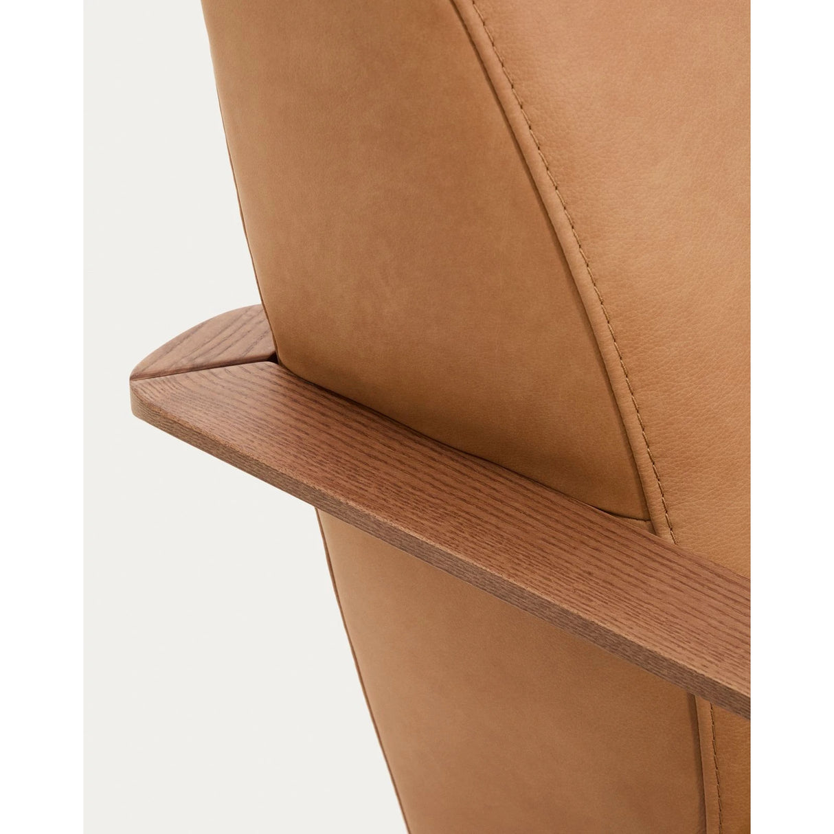 Sessel Meghan in braunem Leder mit massivem Eschenholz mit nussbaumfarbenem Finish, FSC Mix Credit von Kave Home – Produktbild 13