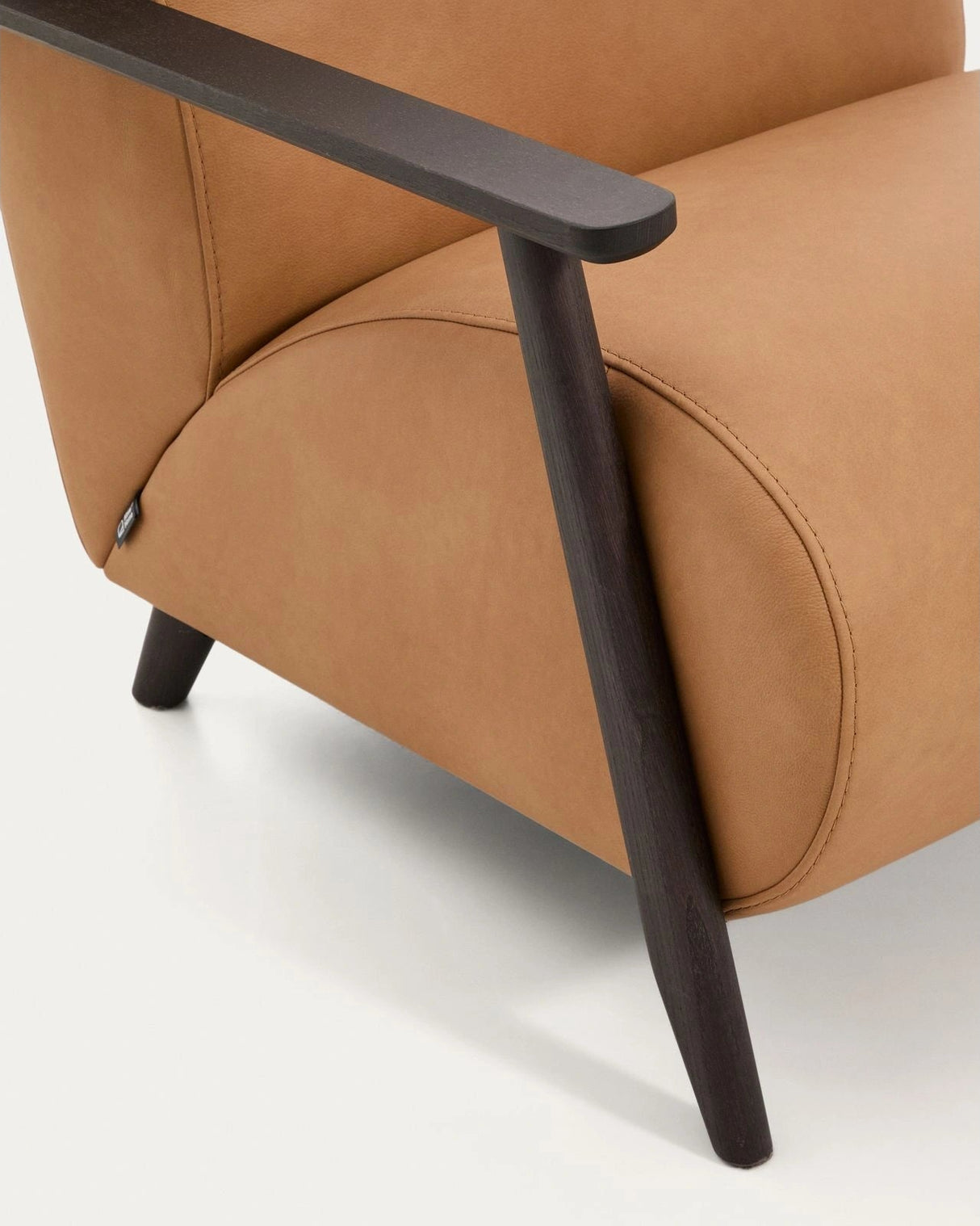 Sessel Meghan in braunem Leder mit massivem Eschenholz mit wengefarbenem Finish, FSC Mix Credit von Kave Home – Produktbild 10