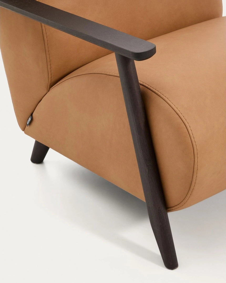 Sessel Meghan in braunem Leder mit massivem Eschenholz mit wengefarbenem Finish, FSC Mix Credit von Kave Home – Produktbild 10