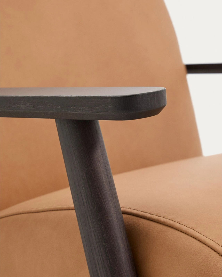 Sessel Meghan in braunem Leder mit massivem Eschenholz mit wengefarbenem Finish, FSC Mix Credit von Kave Home – Produktbild 8