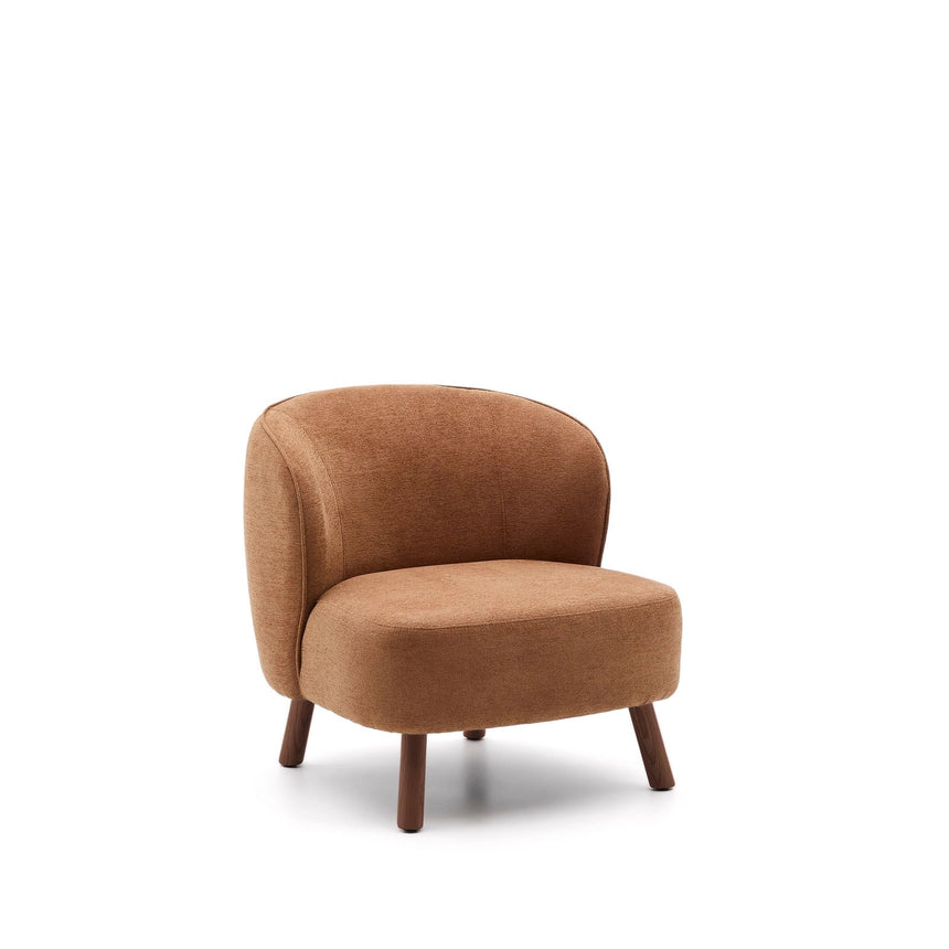 Sessel Ulit aus terrakottafarbener Chenille mit Beinen aus massivem Eschenholz mit Nussbaum-Finish von Kave Home – Bild 1