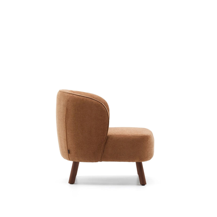Sessel Ulit aus terrakottafarbener Chenille mit Beinen aus massivem Eschenholz mit Nussbaum-Finish von Kave Home – Bild 3