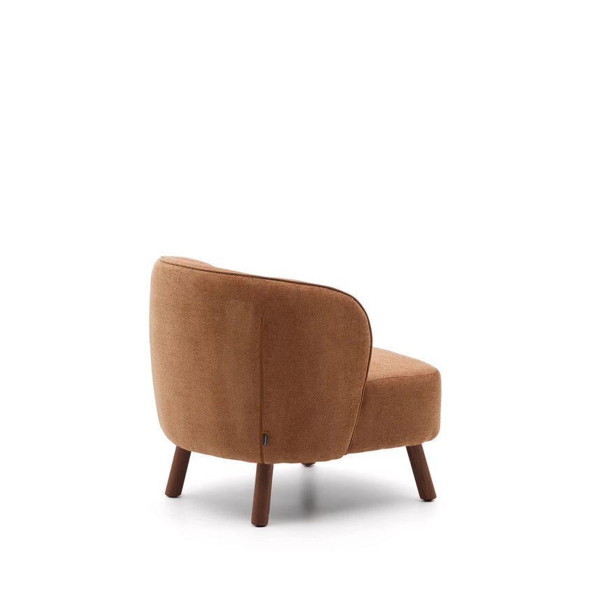 Sessel Ulit aus terrakottafarbener Chenille mit Beinen aus massivem Eschenholz mit Nussbaum-Finish von Kave Home – Bild 4
