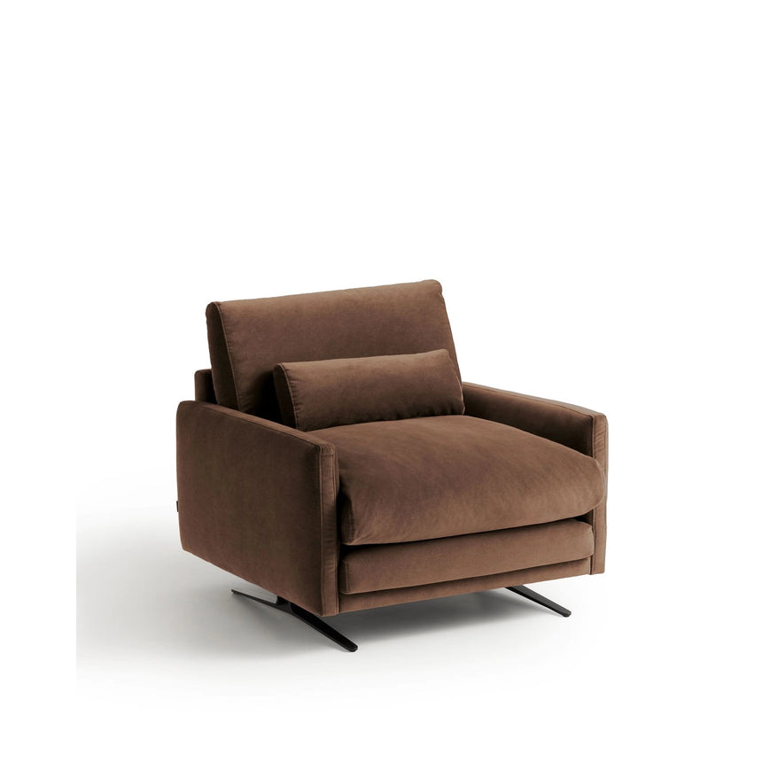 Sessel Veliro mit schokobraunem Samt und Stahlbeinen mit schwarzem Finish FSC Mix Credit von Kave Home – Bild 4