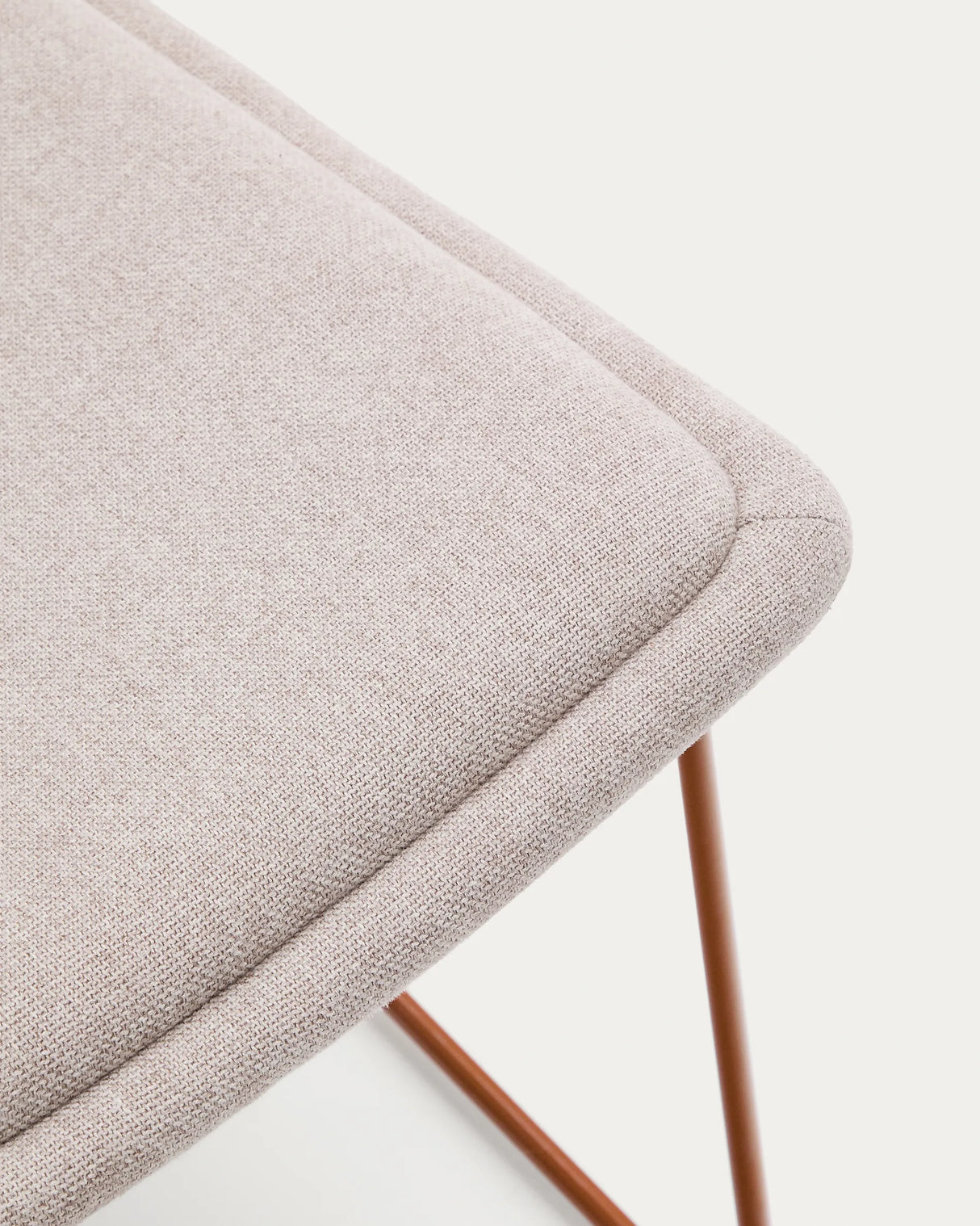 Sessel Zahara in Beige mit Stahlbeinen und Terrakotta-Finish FSC 100% von Kave Home – Produktbild 2