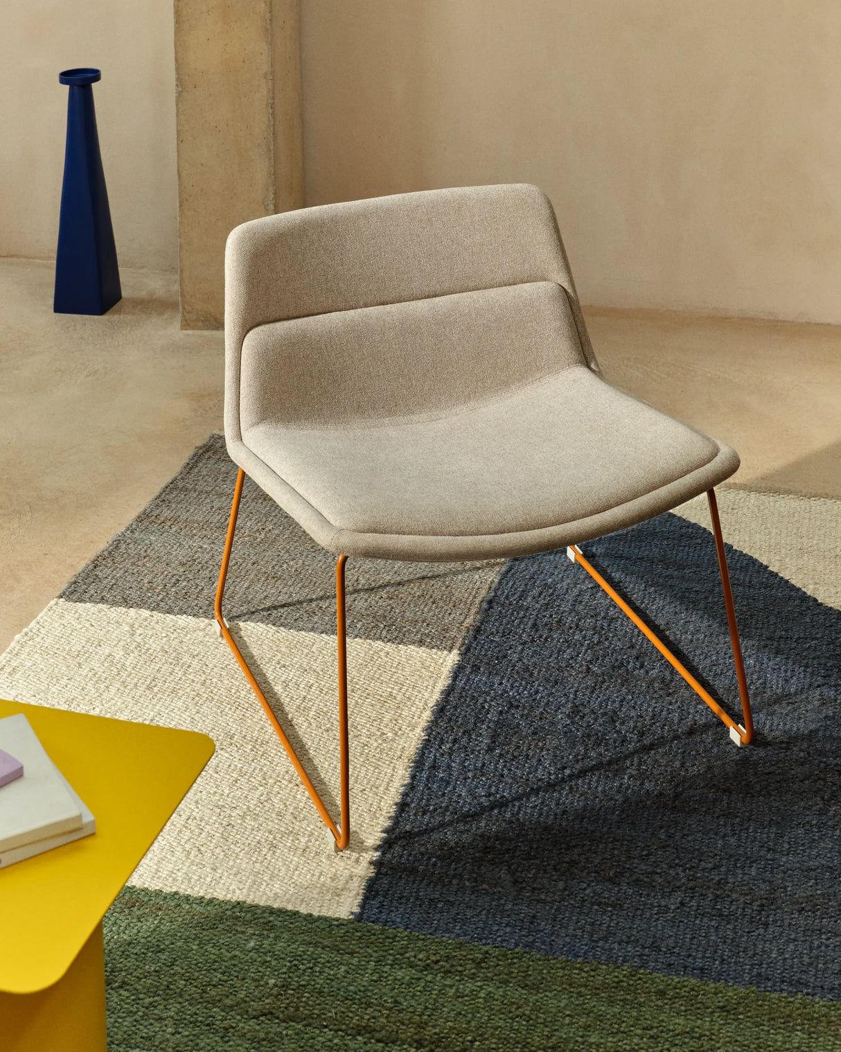 Sessel Zahara in Beige mit Stahlbeinen und Terrakotta-Finish FSC 100% von Kave Home – Produktbild 6