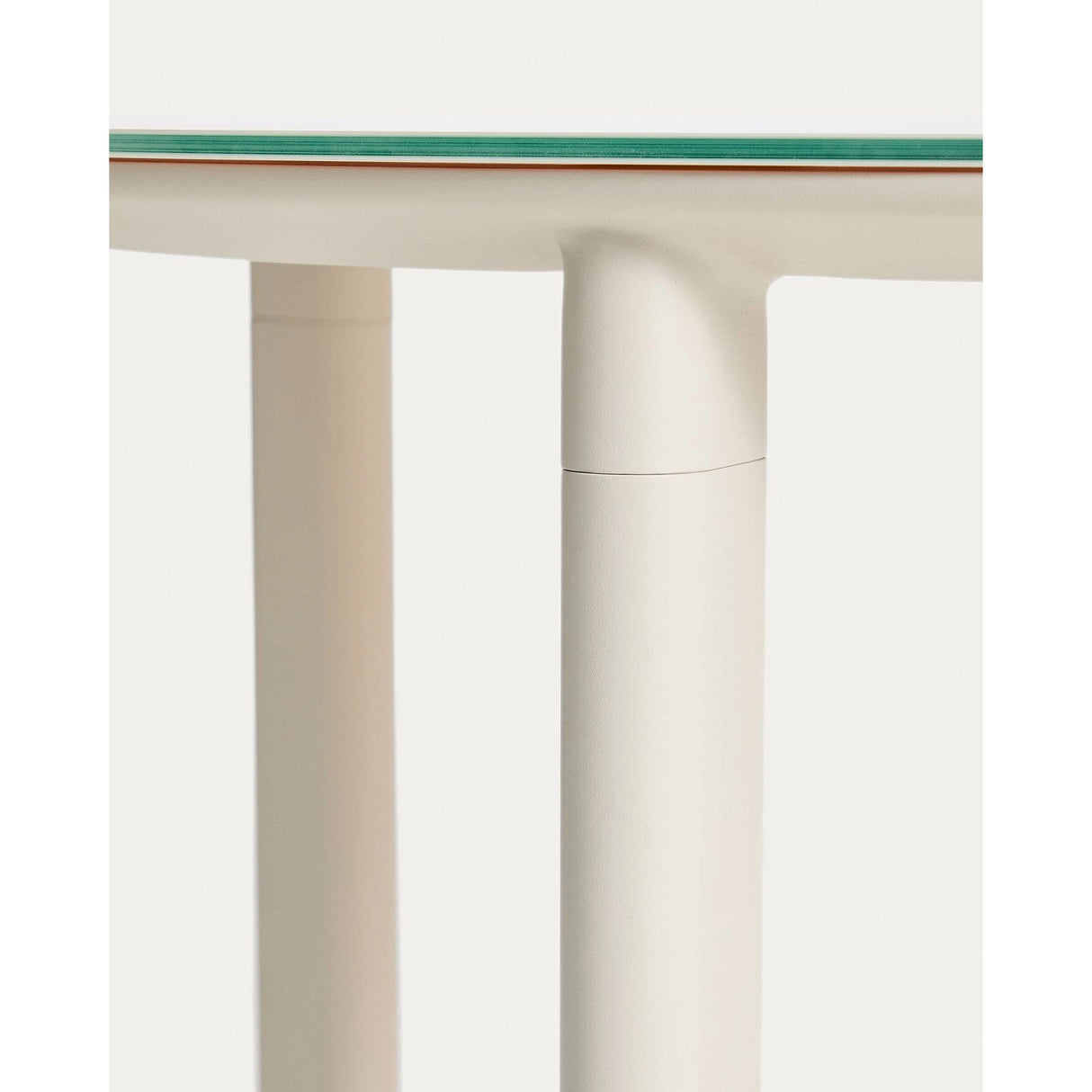Set Erice mit 6 Stapelstühlen aus Aluminium und Seil und einem Tisch aus Aluminium und gehärtetem Glas in Ecru, 230 x 100 cm von Kave Home – Bild 6
