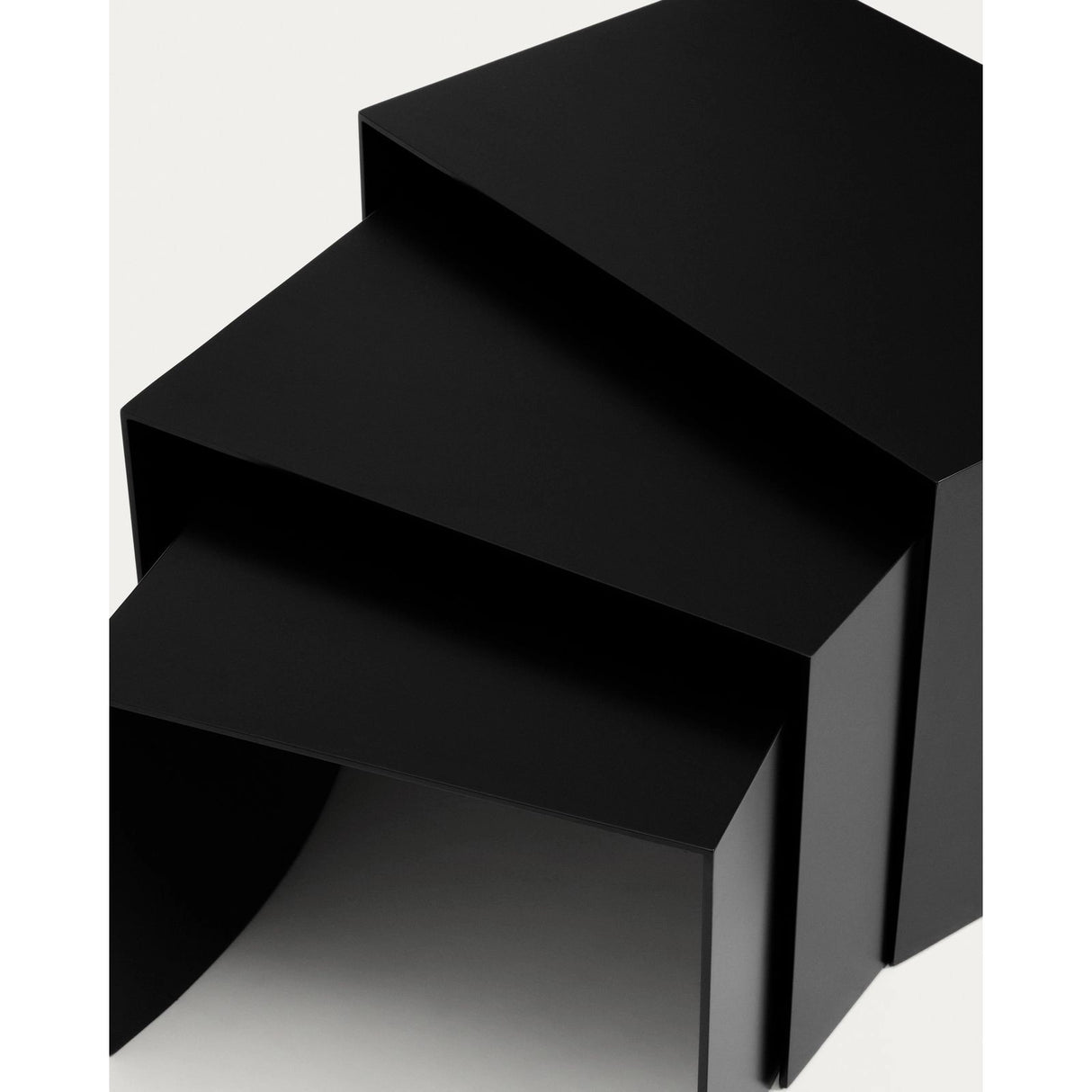 Set Litto aus 3 Nesttischen aus schwarz lackiertem MDF 60 x 40 / 51 x 36 / 42 x 31 cm von Kave Home – Bild 6
