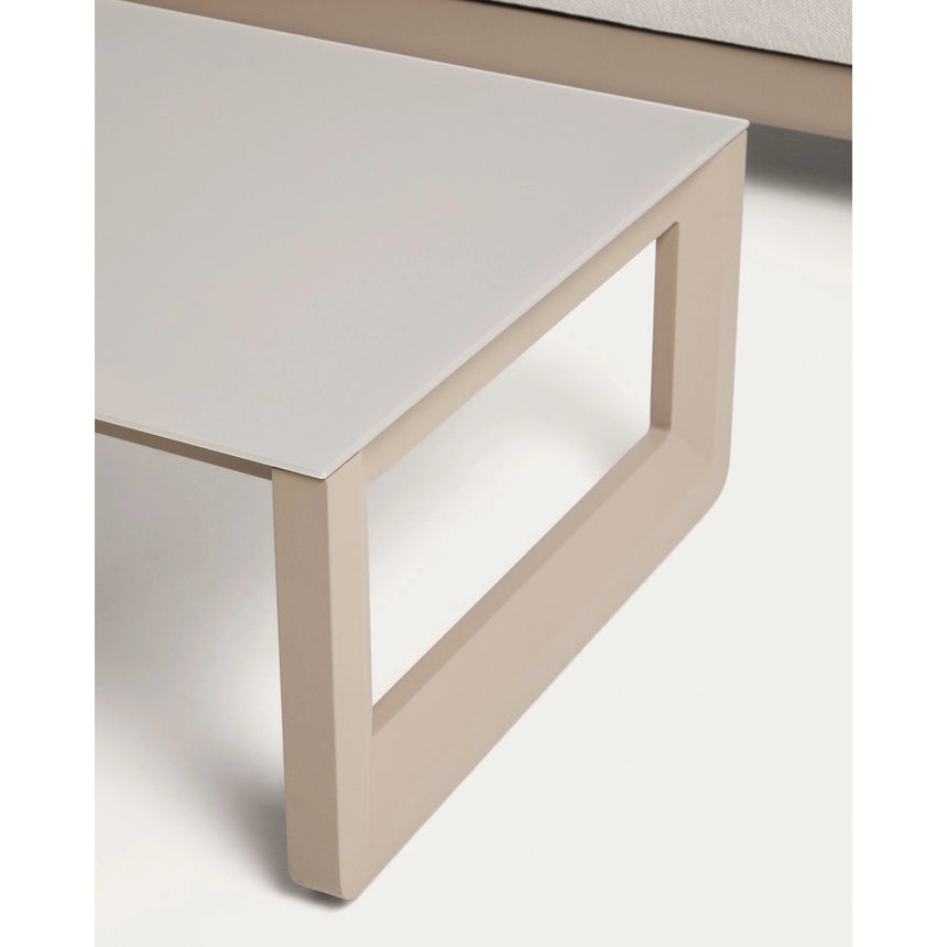 Set Nerano mit 3-Sitzer-Sofa, 2 Sesseln und Couchtisch aus gehärtetem Glas und Aluminium in Taupe von Kave Home – Bild 7
