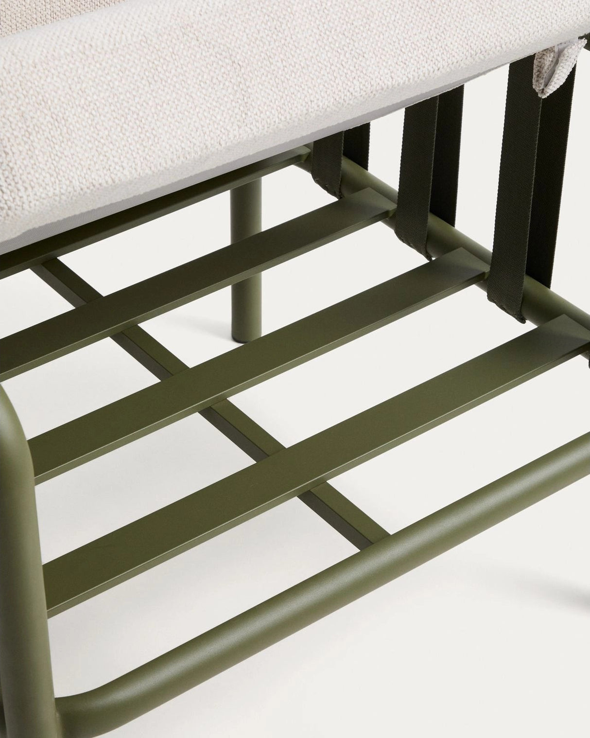 Set Omala aus einem 2-Sitzer-Sofa und 2 Sesseln mit Aluminiumgestell in Grün von Kave Home – Bild 6
