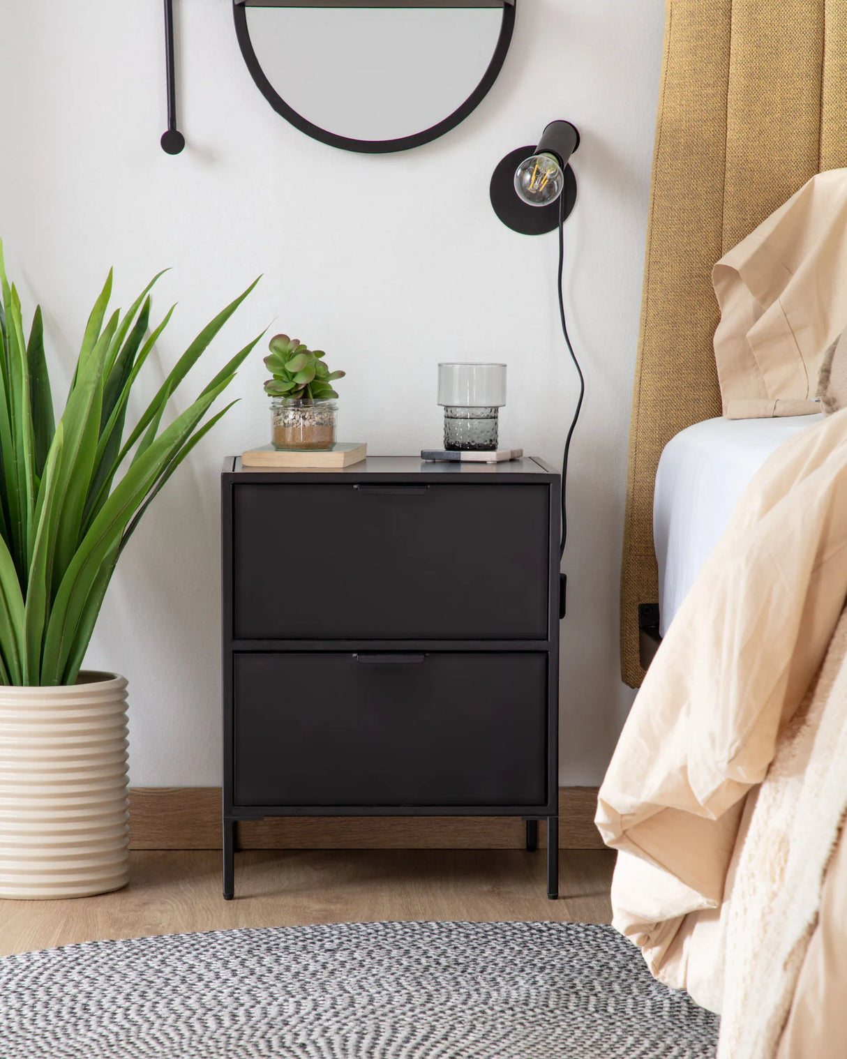 Shantay Nachttisch 40 x 50 cm aus Stahl mit schwarzem Finish von Kave Home – Produktbild 7