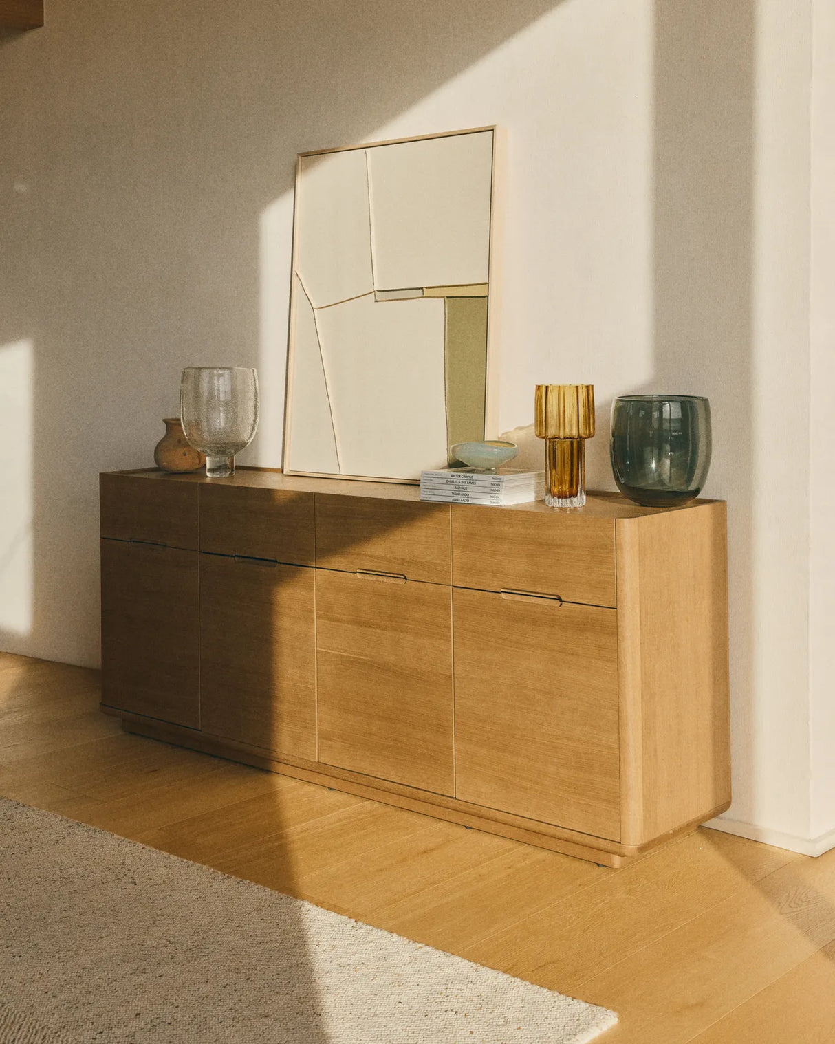 Sideboard Arelida aus Furnier sowie Massivholz aus Eiche mit hellbraunem Finish 200 x 80 cm von Kave Home – Bild 2