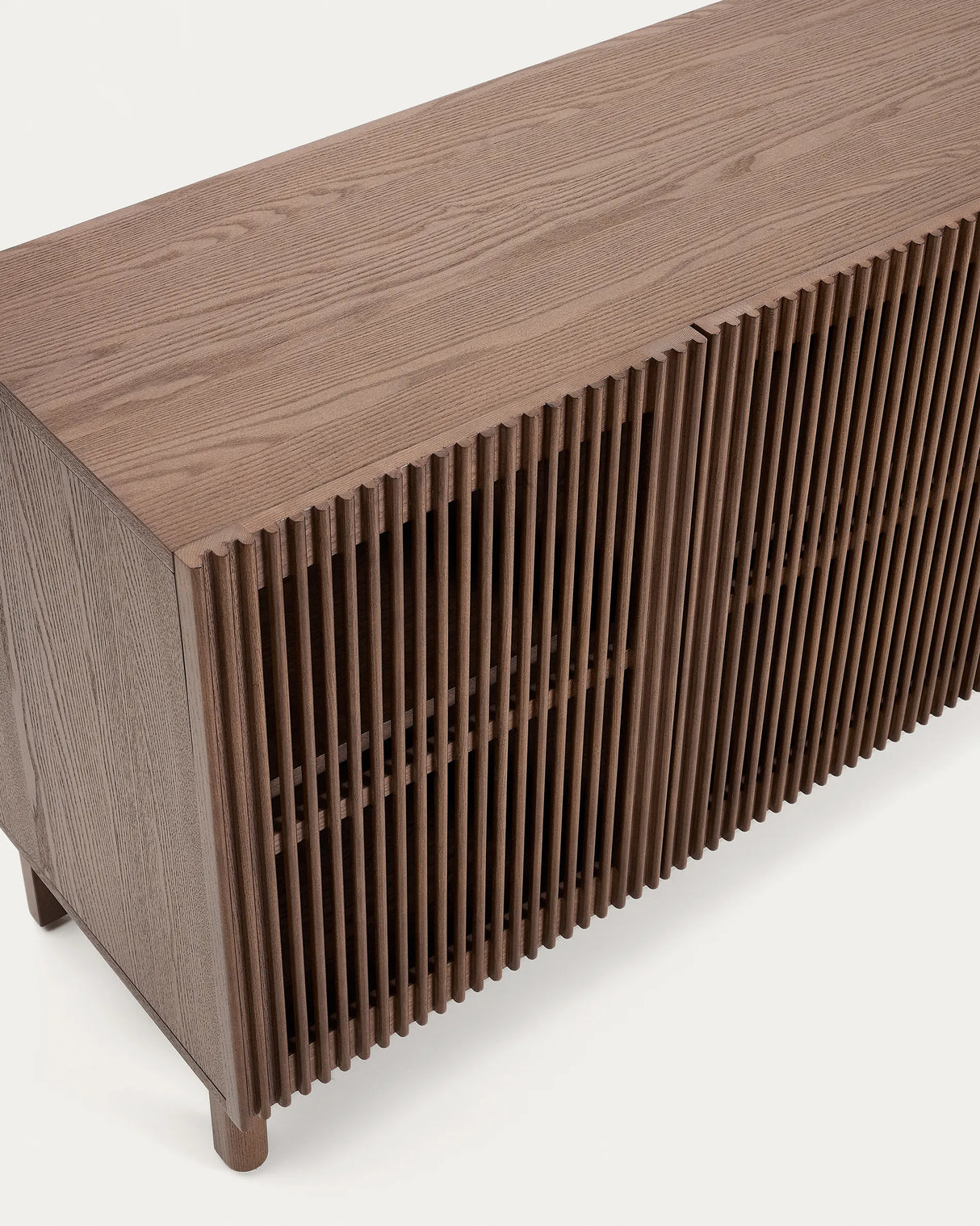 Sideboard Beyla aus Furnier und Massivholz aus Esche mit nussbaumfarbenem Finish 181 x 71,5 cm FSC 100% von Kave Home – Produktbild 8