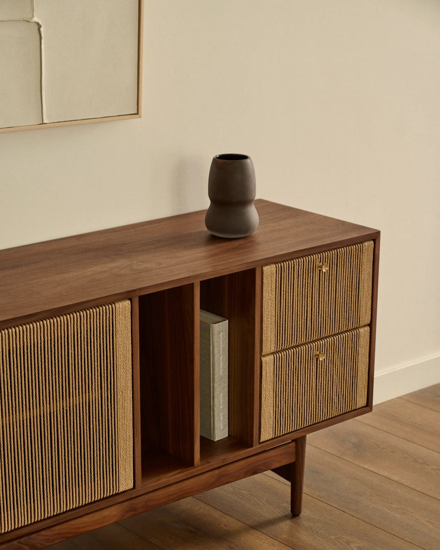 Sideboard Elan 2 Türen 2 Schubladen massives Nussholz und Furnier Seil 180x73cm FSC Mix Credit von Kave Home – Produktbild 8