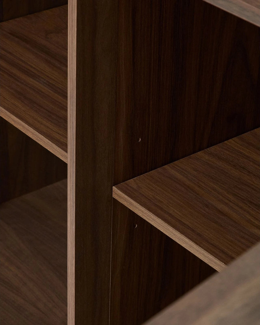 Sideboard Onix aus Walnussfurnier mit dunklem Finish 100 x 80 cm FSC Mix Credit von Kave Home – Bild 6