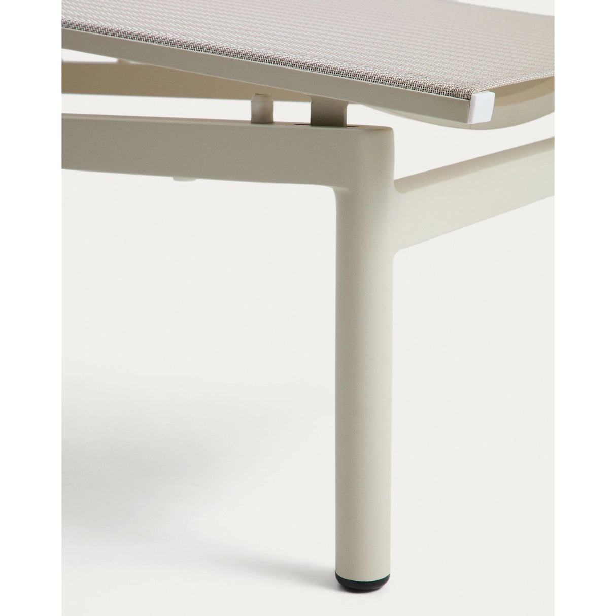 Sonnenliege Lesina aus taupefarbenem Aluminium und ecrufarbenem Texteline von Kave Home – Bild 13