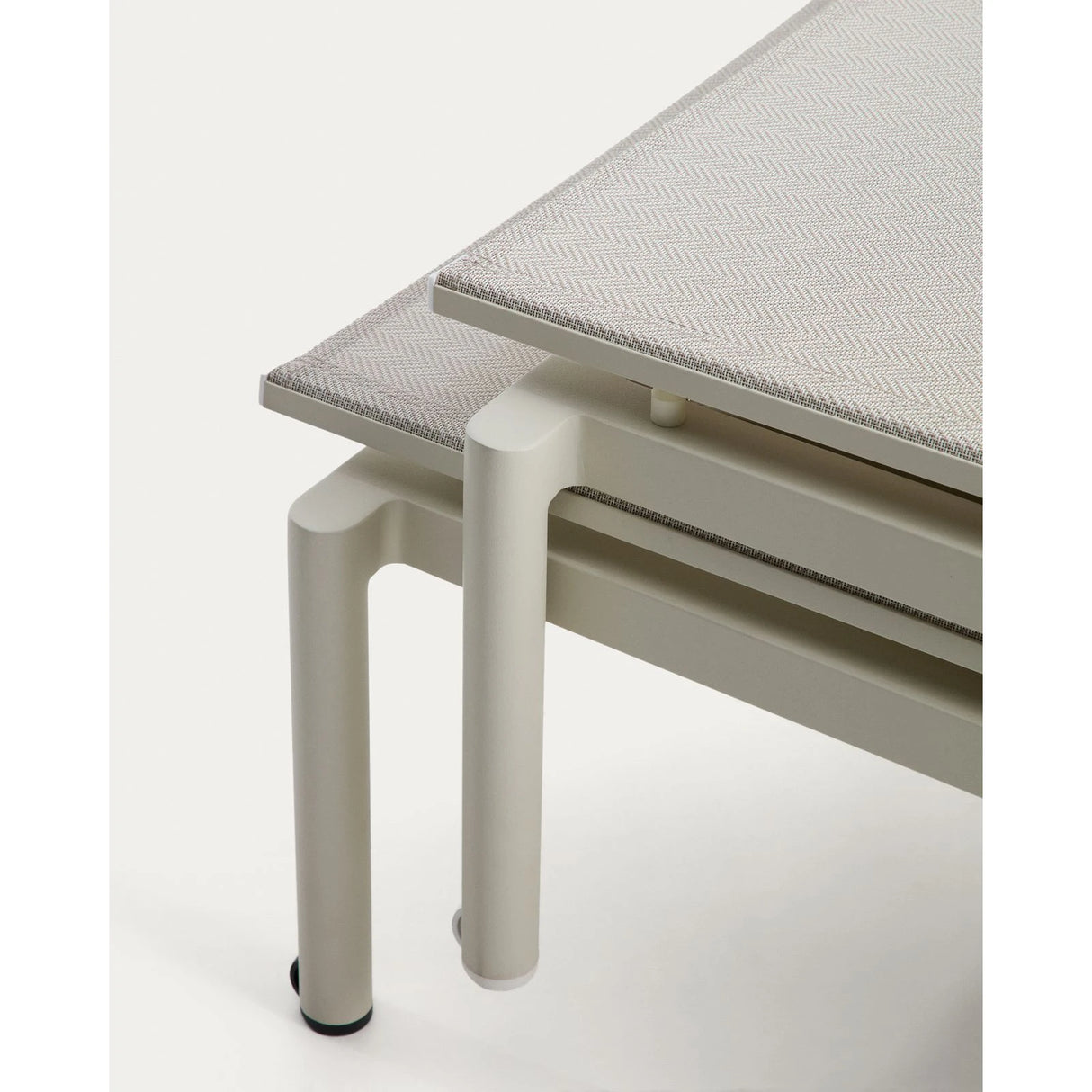 Sonnenliege Lesina aus taupefarbenem Aluminium und ecrufarbenem Texteline von Kave Home – Bild 15