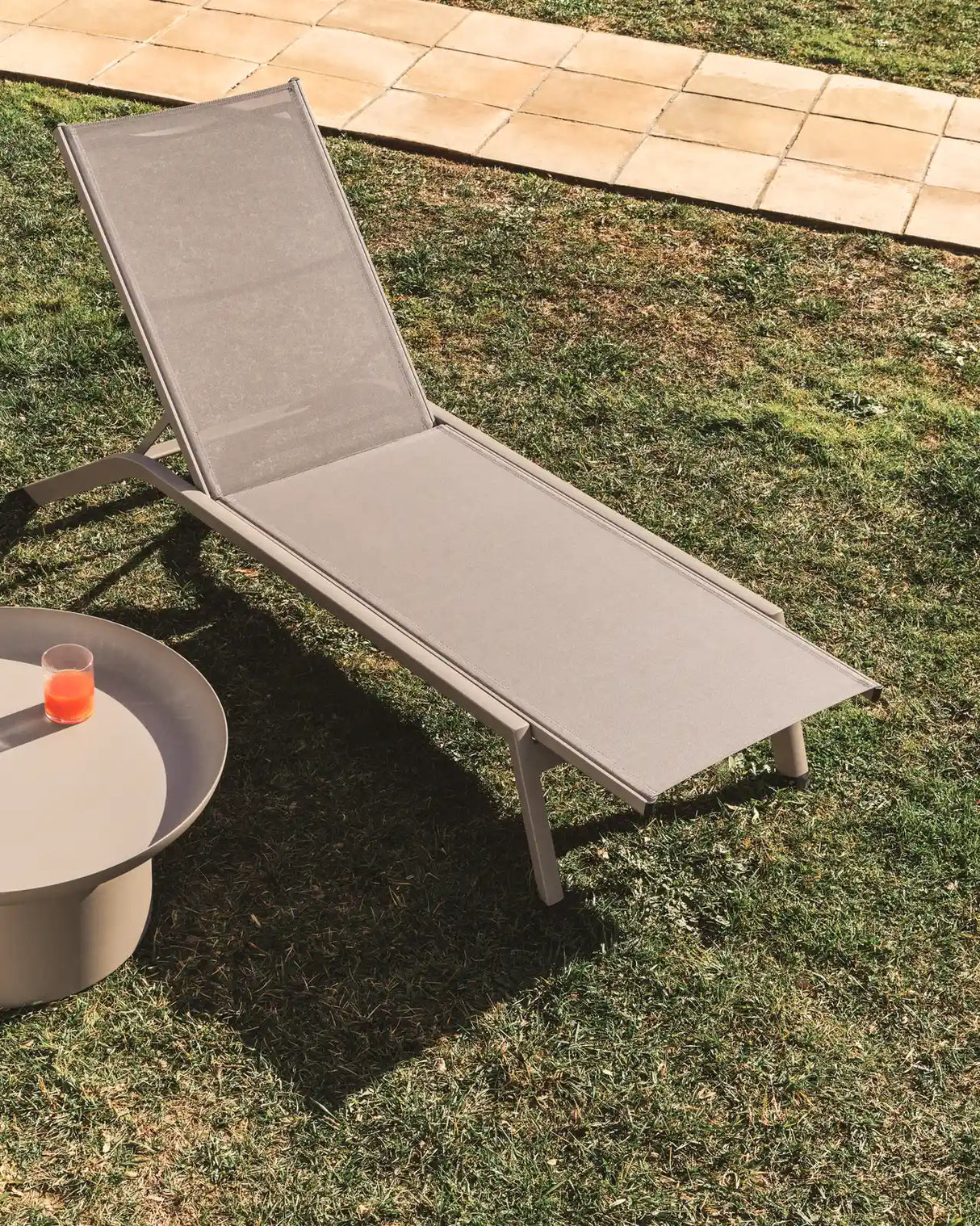Stapelbare Sonnenliege Capraia aus Aluminium von Kave Home – Bild 2