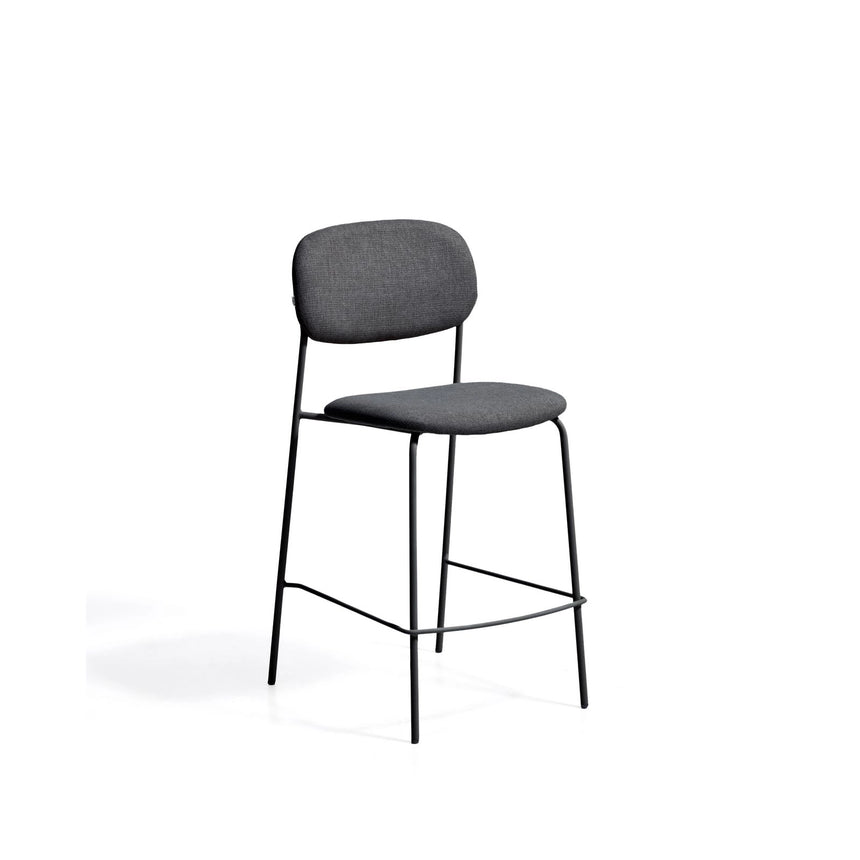 Stapelbarer Hocker Meli mit Chenille und Beinen aus Metall, FSC Mix Credit, 65 cm von Kave Home – Bild 1