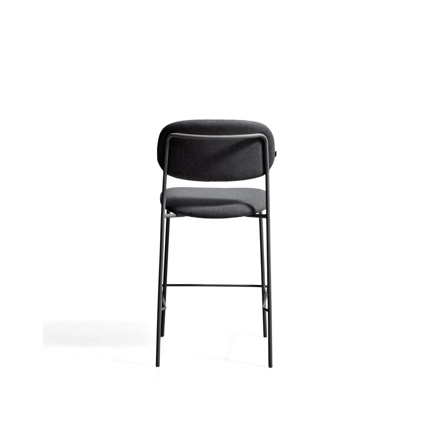 Stapelbarer Hocker Meli mit Chenille und Beinen aus Metall, FSC Mix Credit, 65 cm von Kave Home – Bild 7