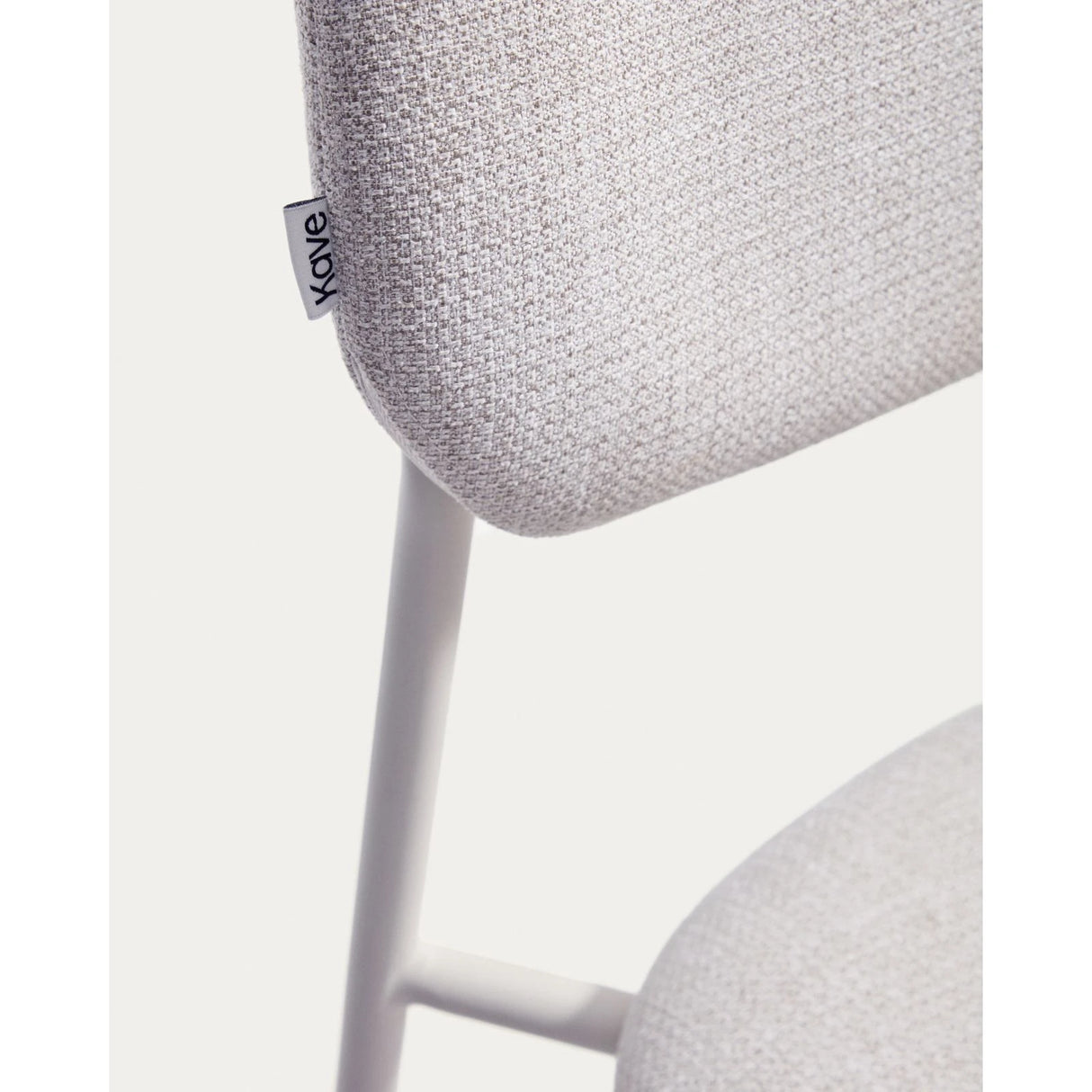 Stapelbarer Hocker Meli mit beiger Chenille und Beinen aus beigem Metall, FSC Mix Credit, 65 cm von Kave Home – Bild 10
