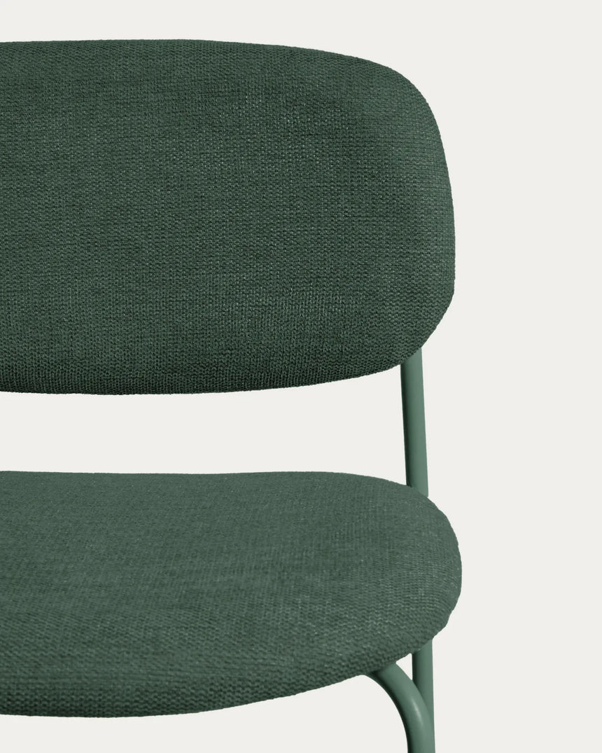 Stapelbarer Hocker Meli mit grüner Chenille und Beinen aus grünem Metall, FSC Mix Credit, 65 cm von Kave Home – Bild 7