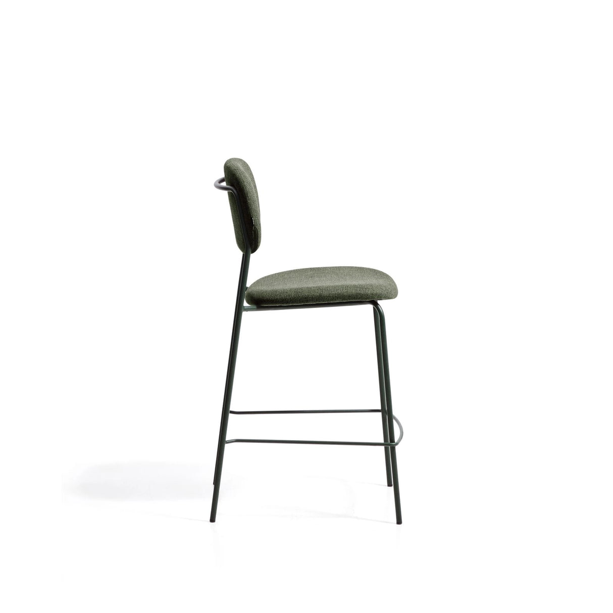 Stapelbarer Hocker Meli mit grüner Chenille und Beinen aus grünem Metall, FSC Mix Credit, 65 cm von Kave Home – Bild 5