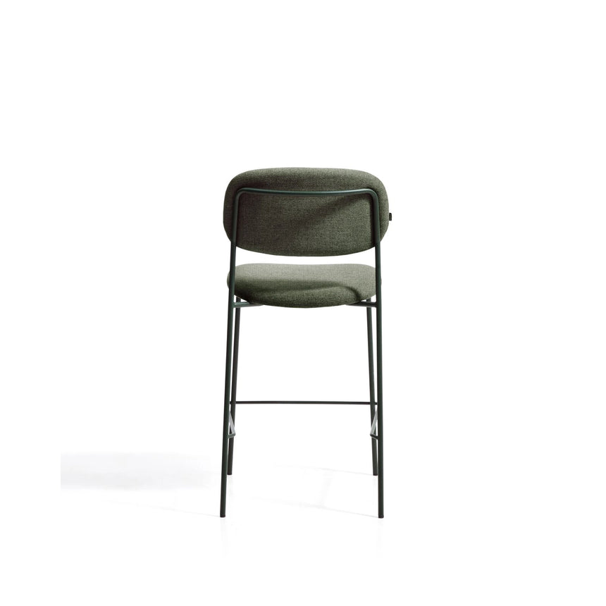 Stapelbarer Hocker Meli mit grüner Chenille und Beinen aus grünem Metall, FSC Mix Credit, 65 cm von Kave Home – Bild 8