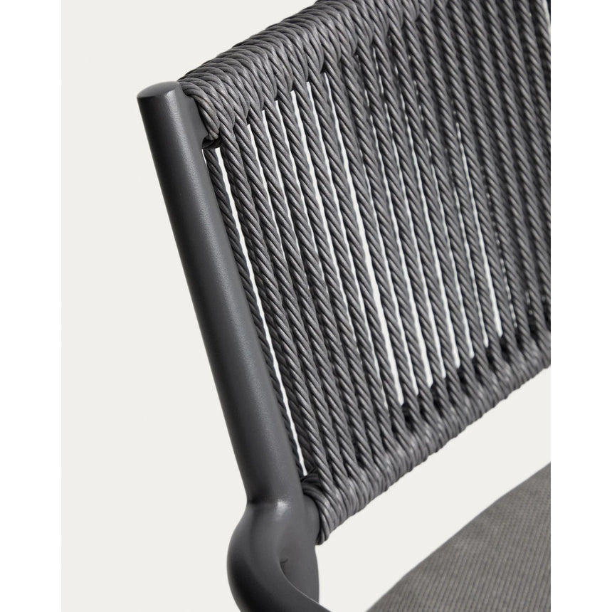 Stapelbarer Outdoor-Stuhl Argasi aus Aluminium in Graphit und dunkelgrauem Synthetikseil von Kave Home – Bild 10