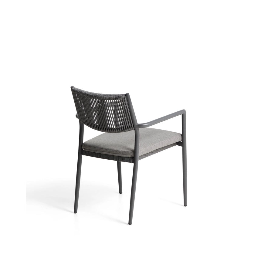 Stapelbarer Outdoor-Stuhl Argasi aus Aluminium in Graphit und dunkelgrauem Synthetikseil von Kave Home – Bild 8